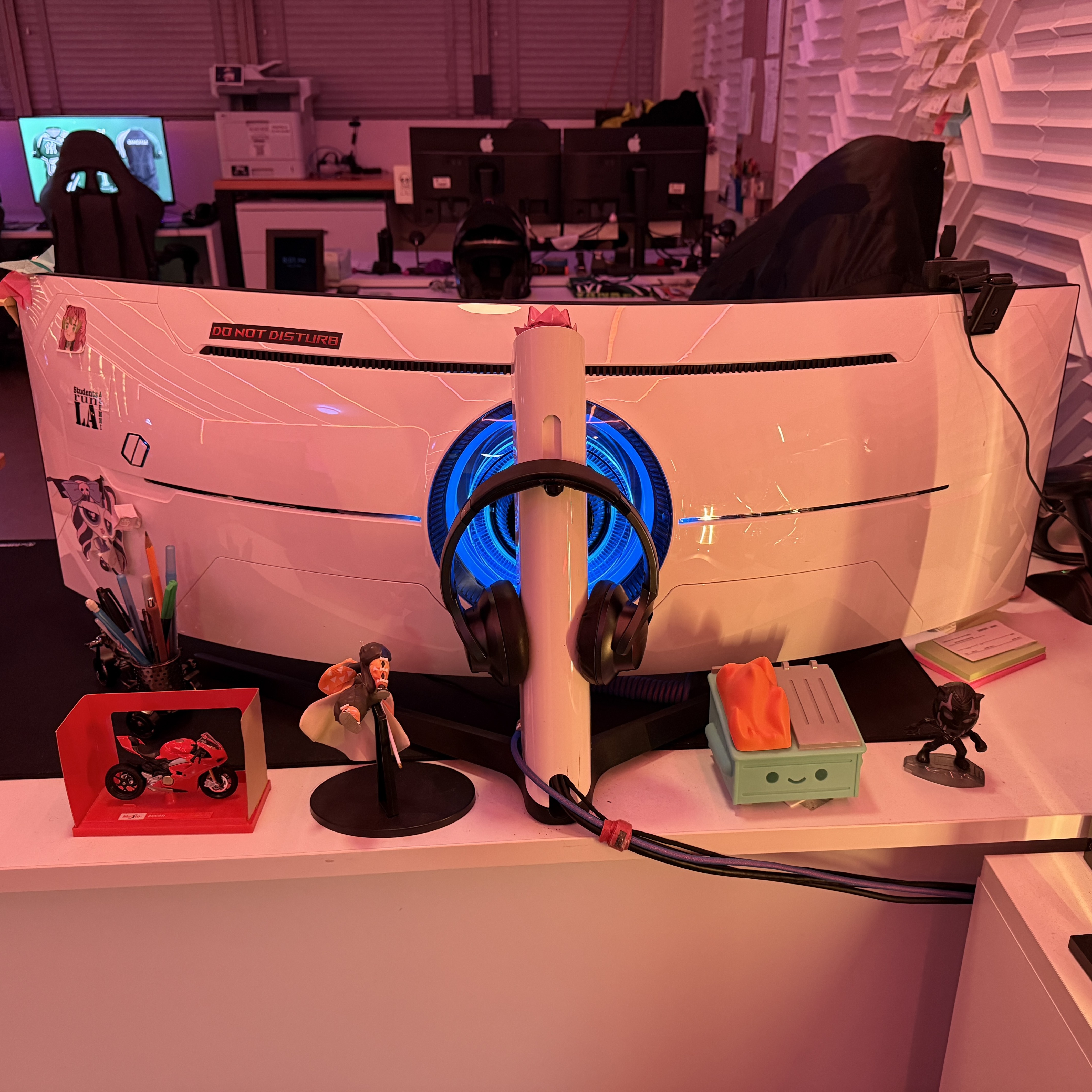 Streaming PC ultrawide monitor and headphone stand